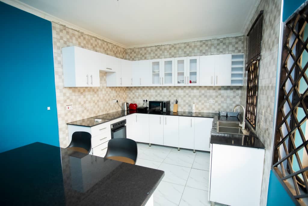 Kitchen & Dining