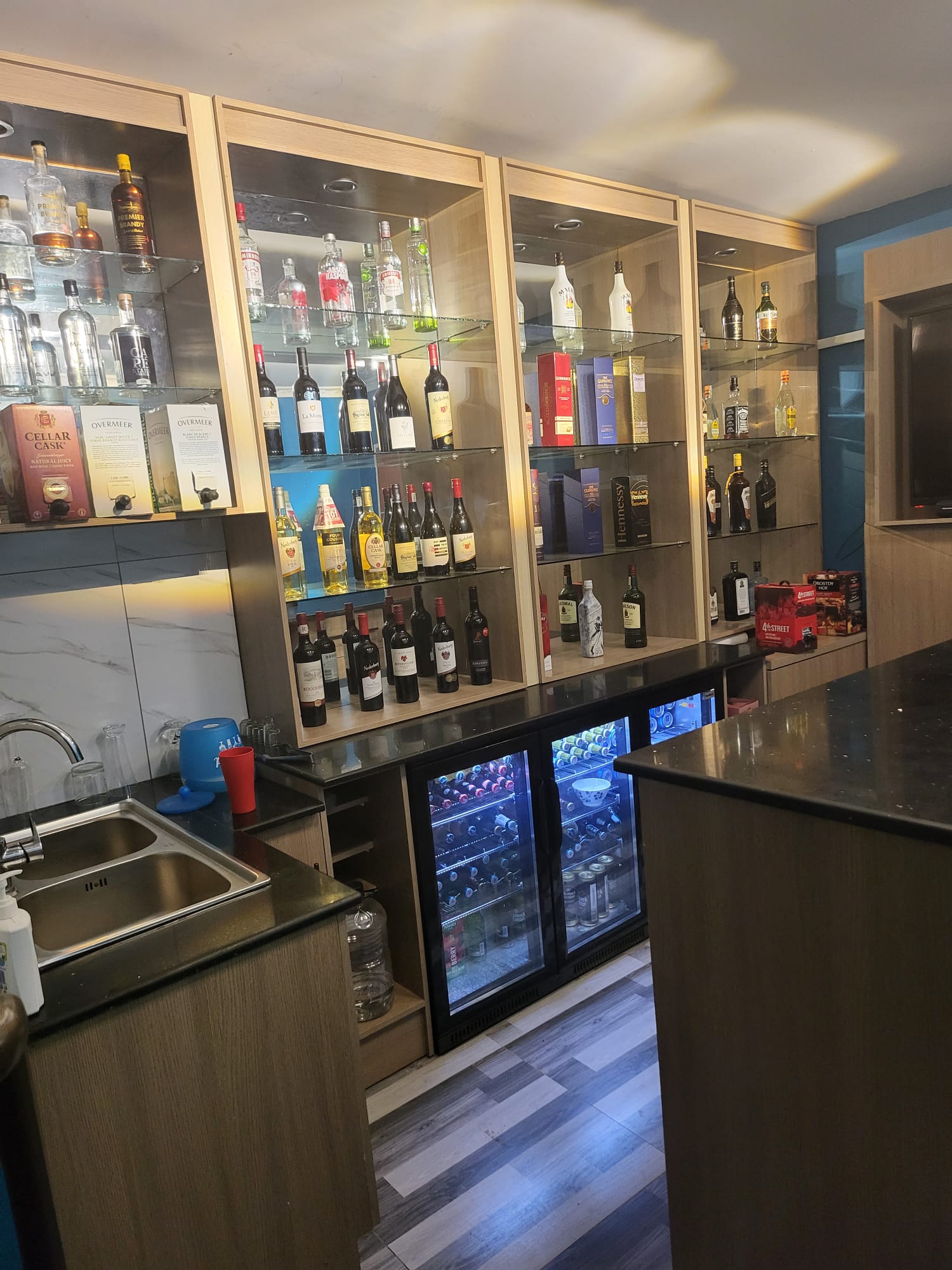 Bar counter & shelves