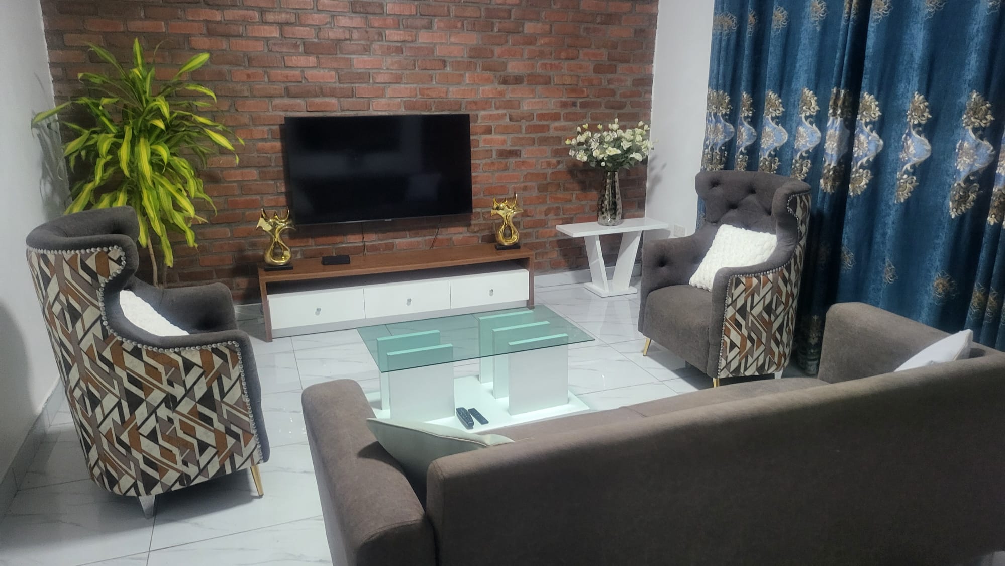 Second lounge